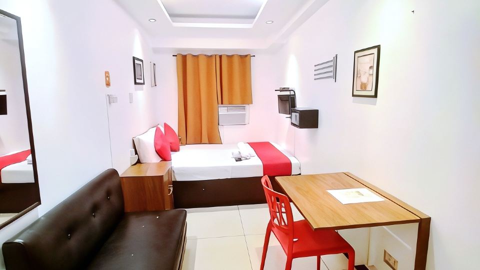 Makati One Poblacion Hotel