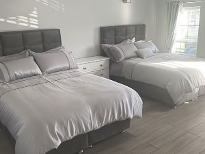 Modern 3-Bed Apartment in Magherafelt Sleeps 8