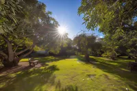 Camelot Boutique Accommodation Hotels near Curtis Falls