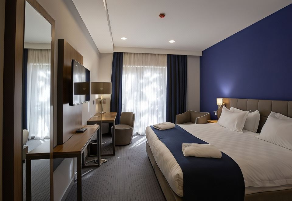 Avenue Hotel