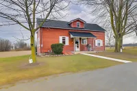 Cozy New York Farmhouse w/ Porch, Grill & Fire Pit - Maalaistalo