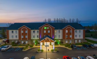 Holiday Inn Express & Suites Bedford