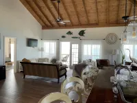 Blue Love Point 5 Bedroom Home Hotels in Gregory Town