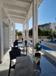 Eloque Simple Living Space Hotels in Daratso