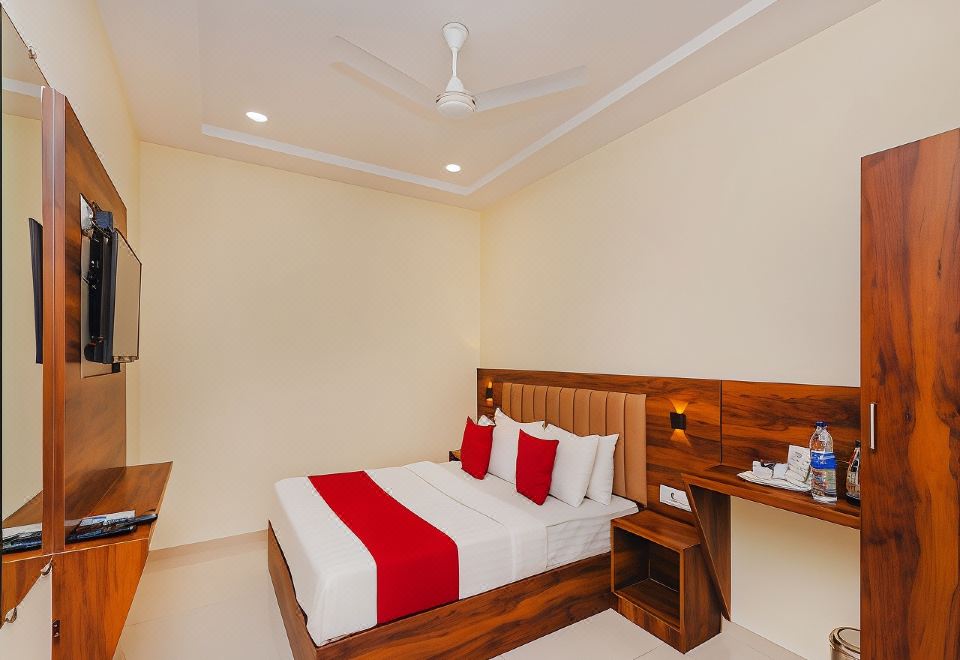 FabExpress Golden Sands Inn