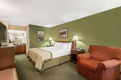 Baymont by Wyndham Waycross Hotels near Okefenokee Swamp Park