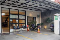 Mono Coliving Kencana, Surabaya - parking