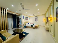 Four Square Hotel