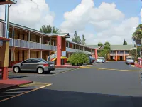 Howard Johnson by Wyndham Ft. Myers FL - parking