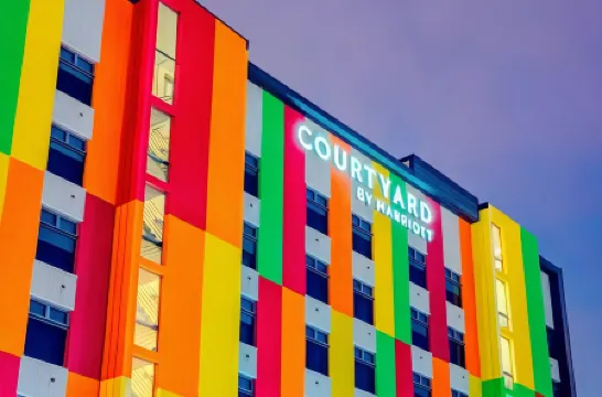 Courtyard Santiago Airport Отели рядом с Аэропорт Артуро Мерино Бенитес