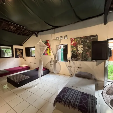 Losmanos Hostel