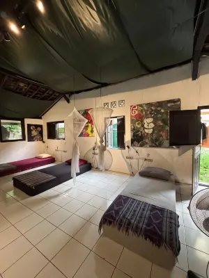 Losmanos Hostel