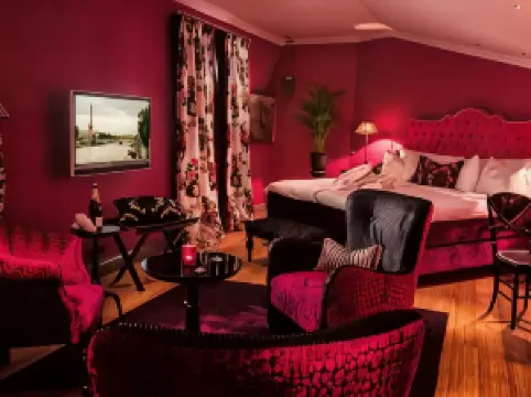 Dorsia Hotel & Restaurant