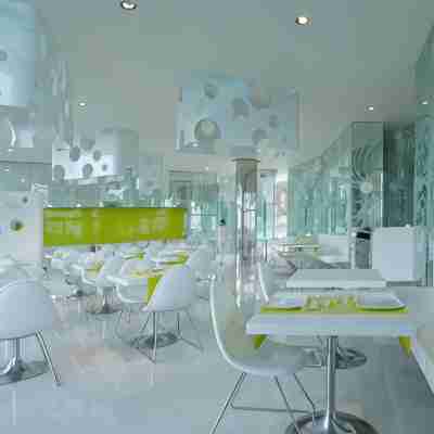 I-Suite Hotel Dining/Meeting Rooms