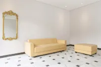 RedDoorz @ Wiyung 2 Hotels in Wiyung