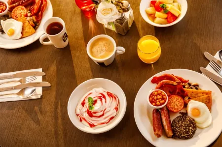 Mercure Livingston Hotel Отели в г. Киркньютон