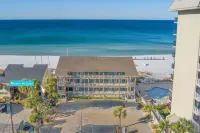 Cozy beachfront condo on the first floor.