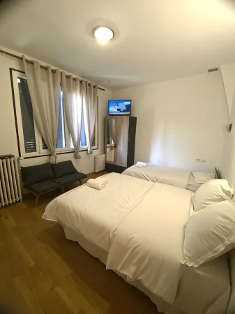 Isvara Hôtel & Restaurant. Отели в г. Бонёй-Лез-О