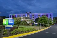 Holiday Inn Express Washington DC East-Andrews AFB فنادق في Clinton