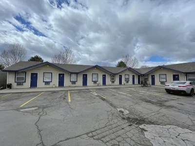 Mac's Motel Hotels in Midway
