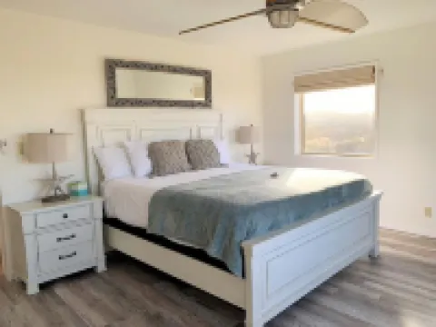 Pacific Dreams Beach House- Beach front! Gorgeous views! Meticulously sanitized!