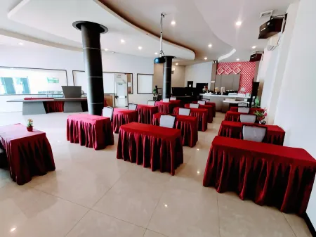 OS Hotel Tanjung Uncang Отели в г. Sagulung