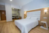Hotel Spa Nanin Playa فنادق في Sanxenxo