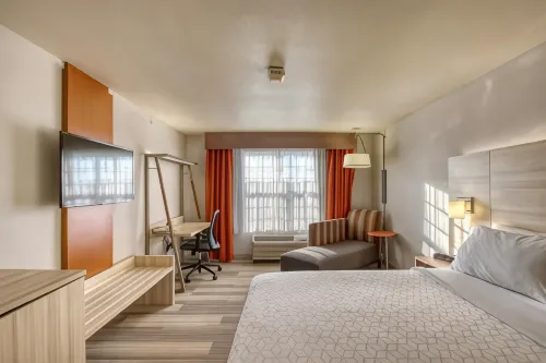 Holiday Inn Express & Suites Milwaukee Airport Hôtels à : Franklin