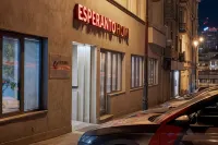 Esperanto Home Hotel in zona House of Fear Asylum