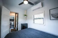 Contained In Gruene! Hot Tub/Outdoor Shower