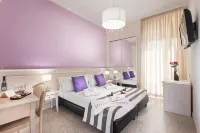 Hotel Ambra - Fronte Mare - Vicinissimi Al Centro Hotels in Milano Marittima