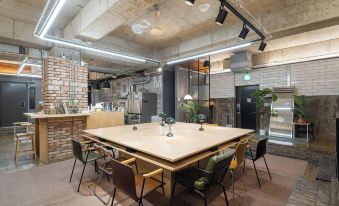 Travel Light Hostel