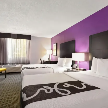 La Quinta Inn & Suites by Wyndham Miami Lakes