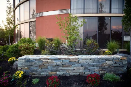 DoubleTree by Hilton Portland Отели рядом с достопримечательностью «Мэн Молл»