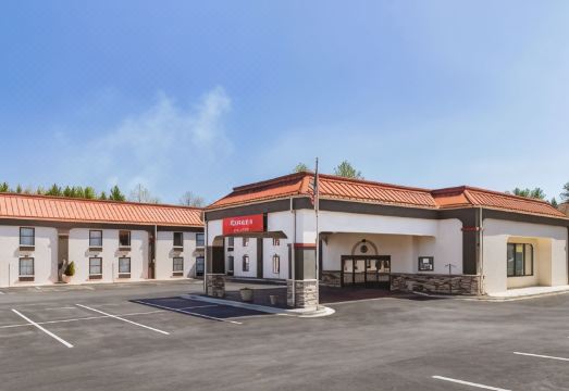 라마다 바이 윈덤 헨더슨빌 호텔