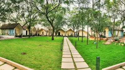 Aranya Resort by Mrugavani Отели рядом с достопримечательностью «241 Villa Riyara»