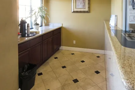 Rodeway Inn Отели рядом с достопримечательностью «Парк Тилден Риджинал»