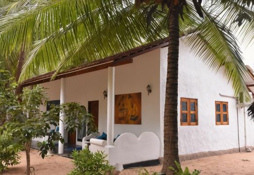 Omeesha Beach Hotel - Housity