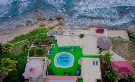 Beyond Sunset Resort & Villas Отели рядом с достопримечательностью «Treasure Beach»