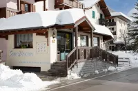 Hotel Villa Emma Отели в г. Palu