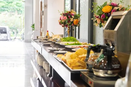 Con Son Blue Sea Hotel Отели рядом с достопримечательностью «Пуло-Кондор»