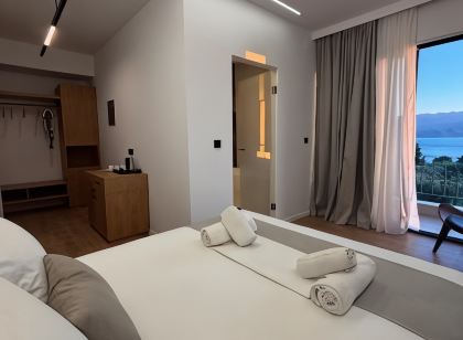Ampoulos Rooms & Apartments