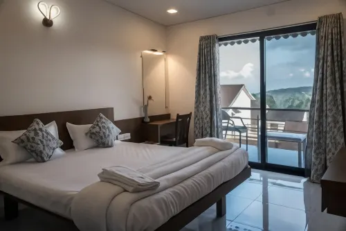 Stone shelter Hotels in Bhilar