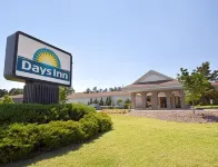 Days Inn & Conf Center by Wyndham Southern Pines Pinehurst Hotels in Taylortown