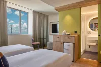 Hampton by Hilton Lyon  Airport Hotels in Colombier-Saugnieu