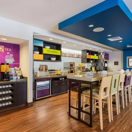 Home2 Suites by Hilton Fargo Отели рядом с достопримечательностью «Тандер Роуд»