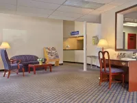 Travelodge by Wyndham Cleveland Lakewood Hotels in Lakewood