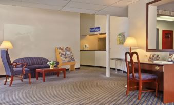 Travelodge by Wyndham Cleveland Lakewood
