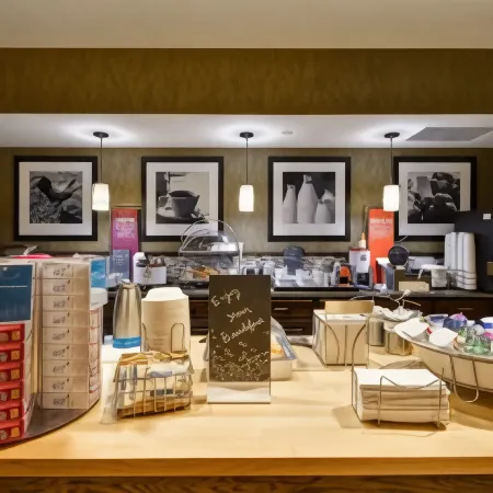 Hampton Inn Bozeman Отели рядом с достопримечательностью «SHÈN»