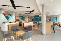 avid hotel ROSEVILLE - MINNEAPOLIS NORTH by IHG - parking